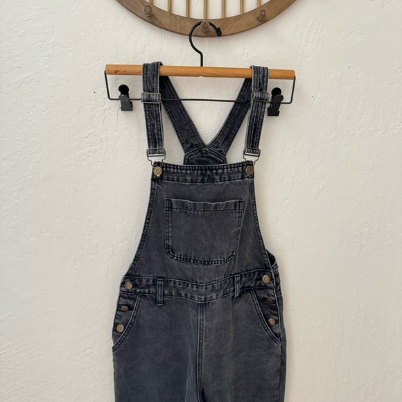 Fashion Nova Gray Black Washed Keep It Loose Wide Leg Denim Overalls Size 1 /XS - Picture 4 of 14